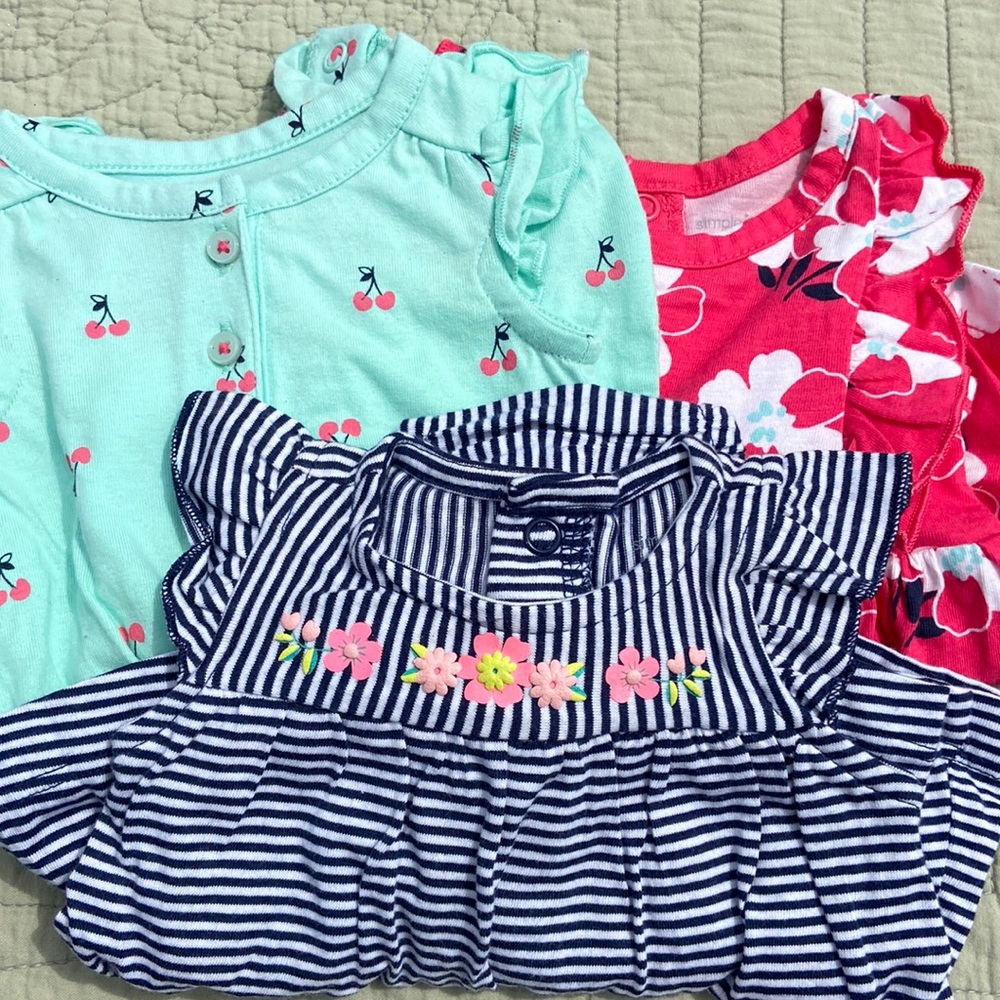 Bundle Carter’s dresses/bubbles